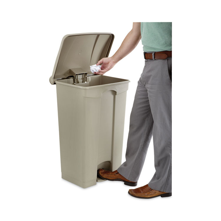 SAFCO PRODUCTS 9923TN Large Capacity Plastic Step-On Receptacle, 23 gal, Plastic, Tan