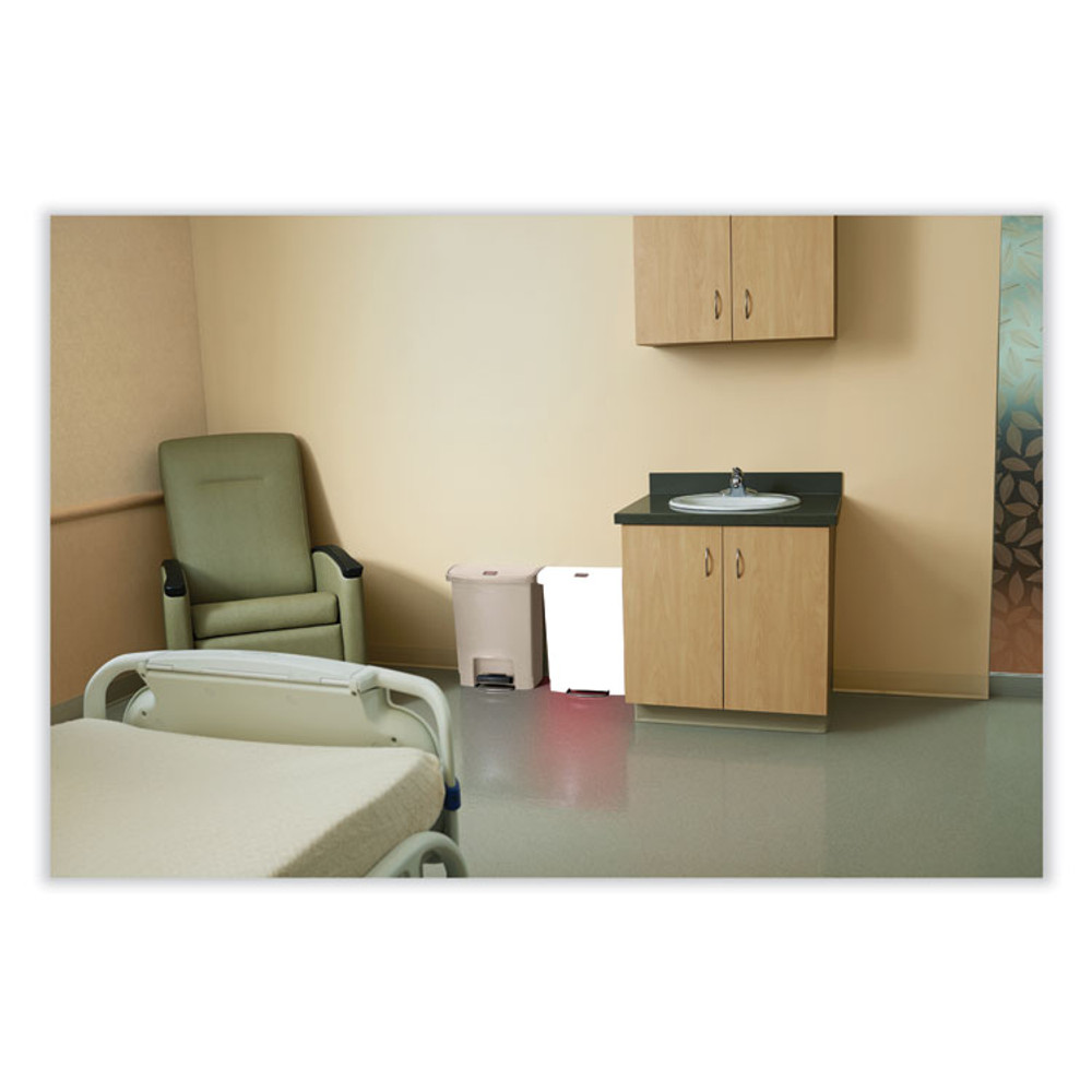 RUBBERMAID COMMERCIAL PROD. 1883456 Streamline Resin Step-On Container, Front Step Style, 8 gal, Polyethylene, Beige