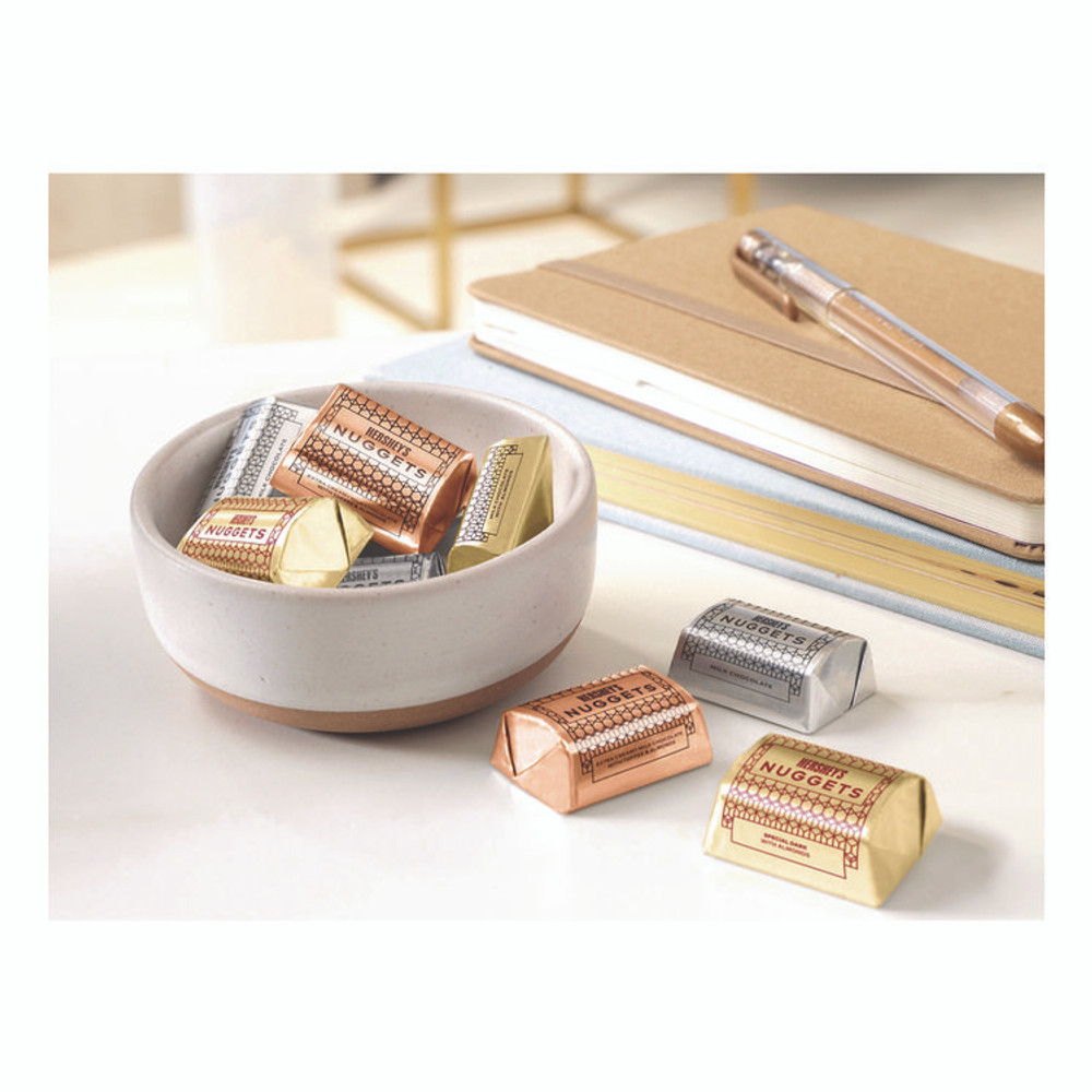 THE HERSHEY COMPANY Hershey®'s 2411693 Nuggets, Party Pack, Assorted, 31.5 oz Bag