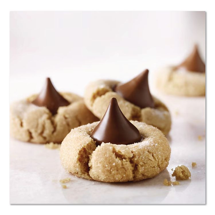 THE HERSHEY COMPANY Hershey®'s 60194 KISSES, Milk Chocolate, Dark Blue Wrappers, 60 oz Bag