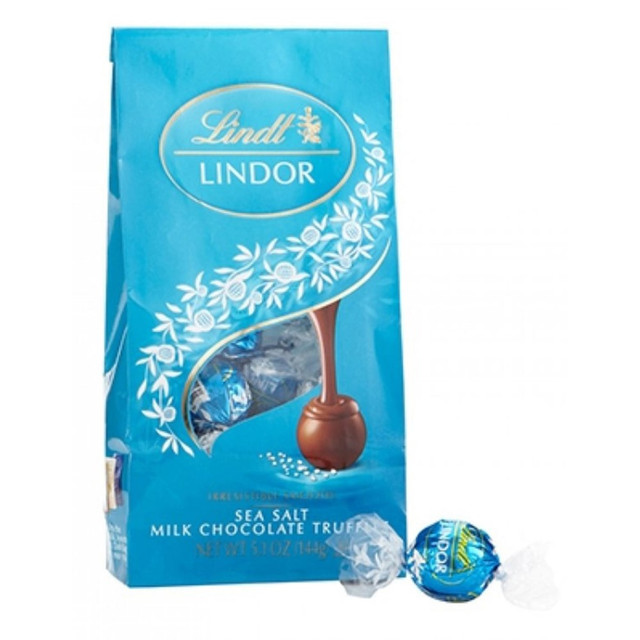 LINDT & SPRUNGLI (SCHWEIZ) AG 0L002952 Lindor Milk Chocolate Sea Salt Truffles, 5.1 Oz, Case Of 3 Bags