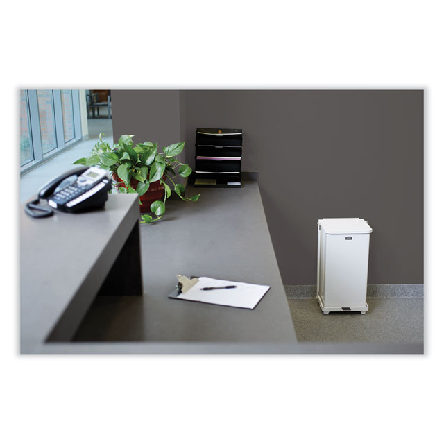 RUBBERMAID COMMERCIAL PROD. ST24EPLWH Defenders Heavy-Duty Steel Step Can, 13 gal, Steel, White