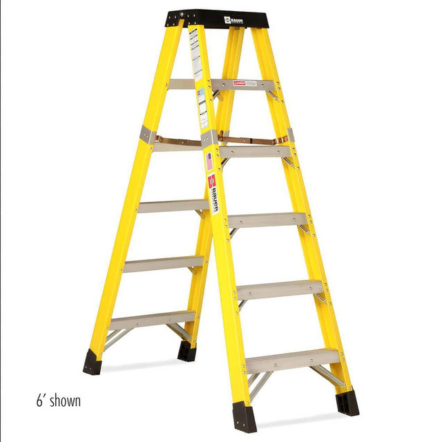 MSC 36712 5-Step Fiberglass Step Ladder: Type IAA, 12' High