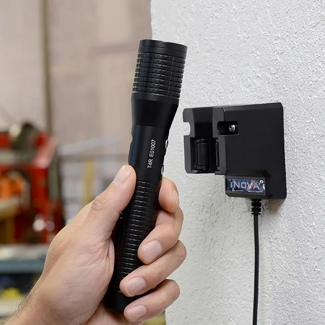 Nite-Ize T4RE-01-R8 INOVA T4R Powerswitch Rechargeable Tactical Flashlight Nite-Ize T4RE-01-R8 INOVA T4R Powerswitch Rechargeable Tactical Flashlight