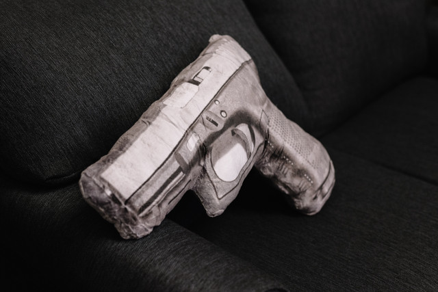 Caliber Gourmet CBG-GP-1056 Automatic Handgun Pillow
