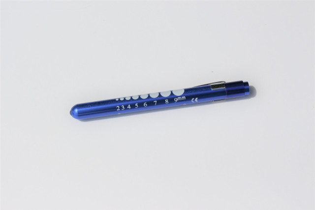 EMI - Emergency Medical 222 Ultra-Light Pupil Gauge Penlight