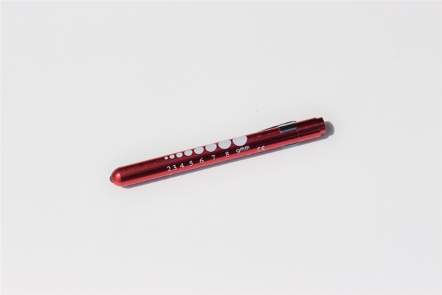 EMI - Emergency Medical 221 Ultra-Light Pupil Gauge Penlight EMI - Emergency Medical 221 Ultra-Light Pupil Gauge Penlight