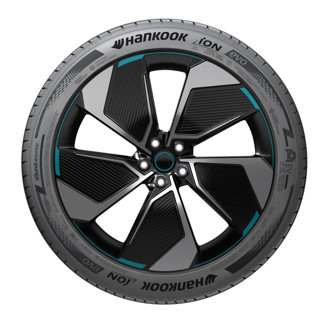 Hankook iON evo 285/40ZR20 Tire