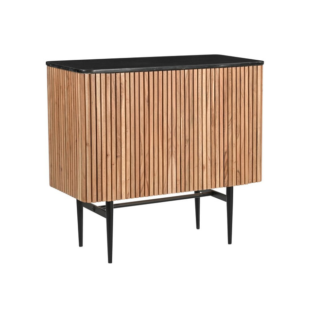 Built with an epoxy coating, this wire shelf from Focus Foodservice is ideal for walk-in refrigeration storage. You can easily install the shelf with your compatible unit using the included clips. Plus, the shelf can hold up to 800 lb, so you can keep a variety of foods and equipment organized in your establishment.  Epoxy-coated wire construction.  NSF certified.  Comes with 4 shelf clips.  Weight capacity tested to support 800 lb.  Assembly required.  This product is heavy and/or oversized and may need more than one person to handle.