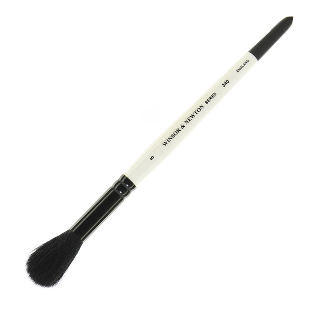 Mixture of goat and pony hair provides optimal performance  Short handled duster and watercolor mop features a hair length of 2in out of the ferrule.  Polished white handle features a seamless black aluminum ferrule for durable use.