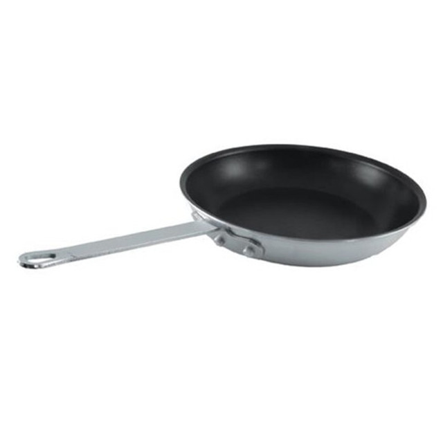 Keep your kitchen fully stocked with the Vollrath Arkadia Non-Stick Aluminum Fry Pan. Its non-stick coating helps reduce your need for additional fats and oils.  Made from heavy-duty 3000 series aluminum.  Non-stick coating helps to minimize the need for additional oils.  Non-insulated riveted handle.  NSF certified.