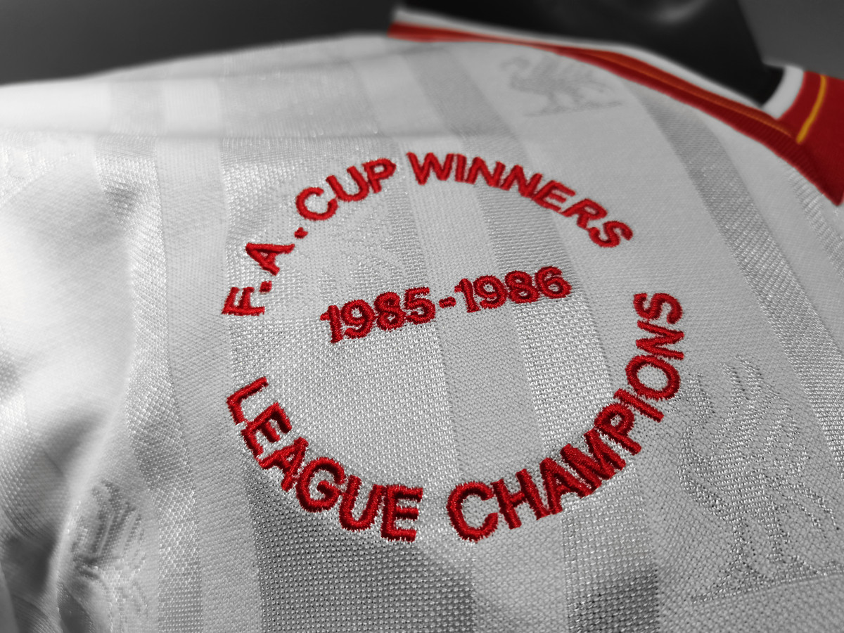 Liverpool 1985/86 Men's Away Retro Shirt Cup Edition