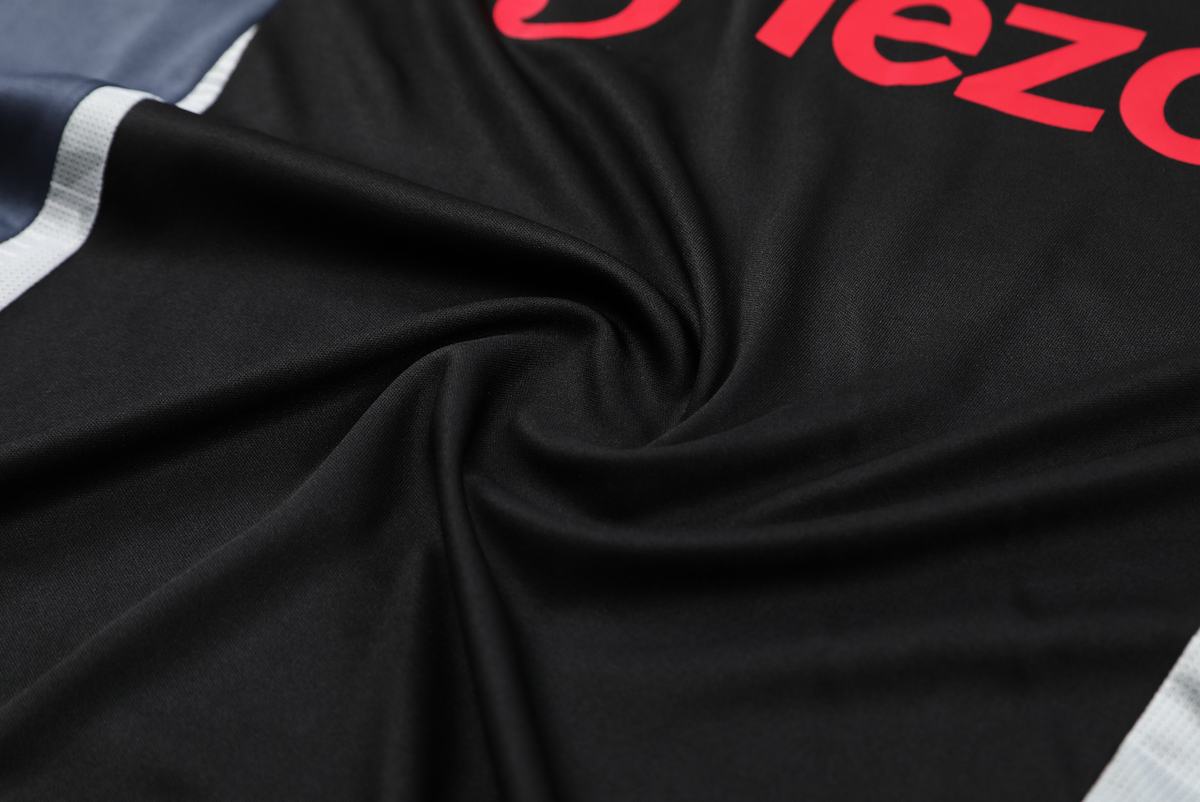 Manchester United 24/25 Men's Black Training Shirt