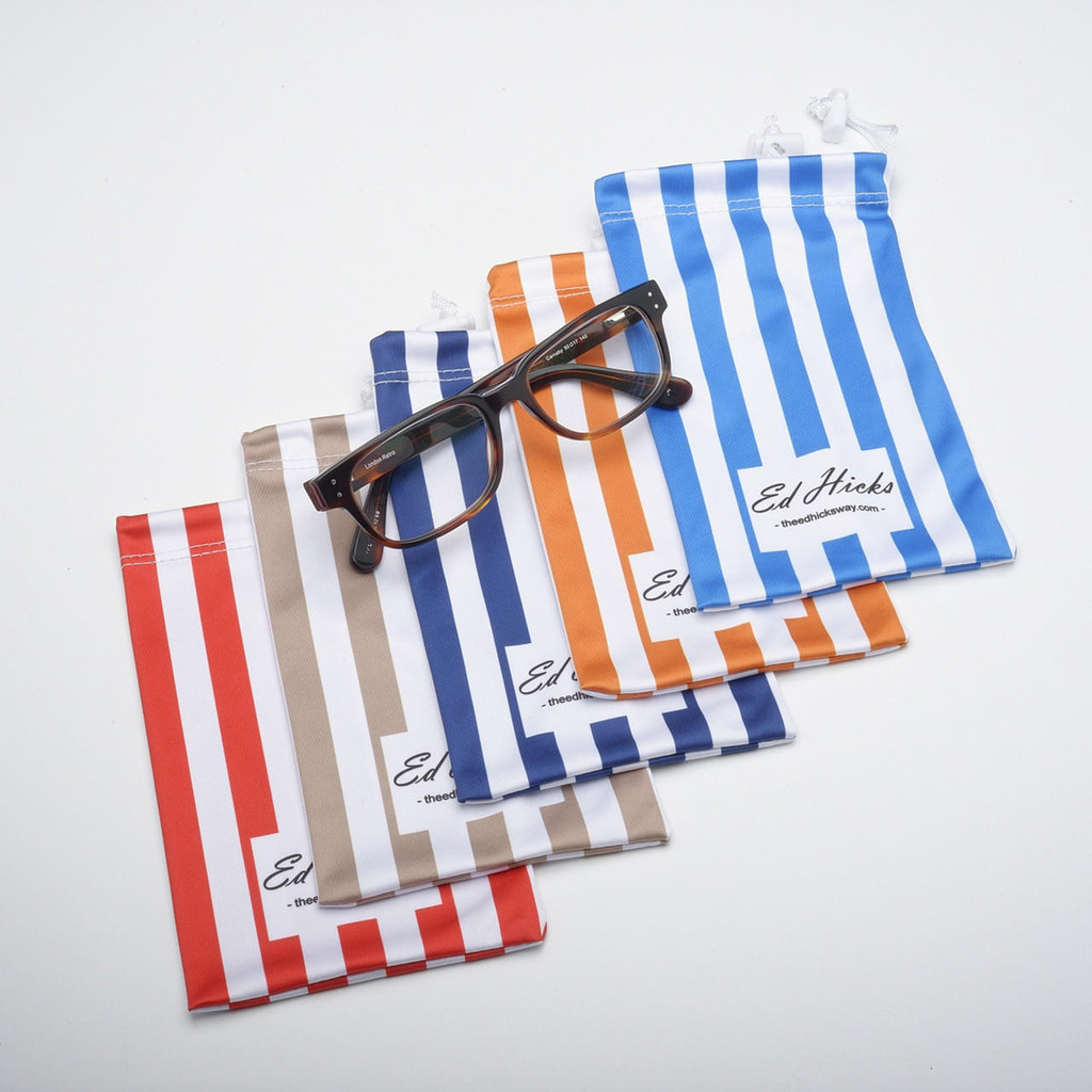 Soft glasses case in striped microfibre material