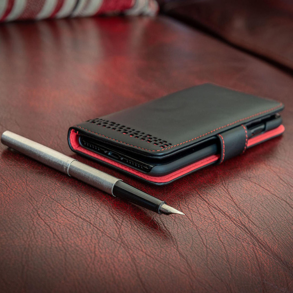 Textured leather surface of the Rila wallet case