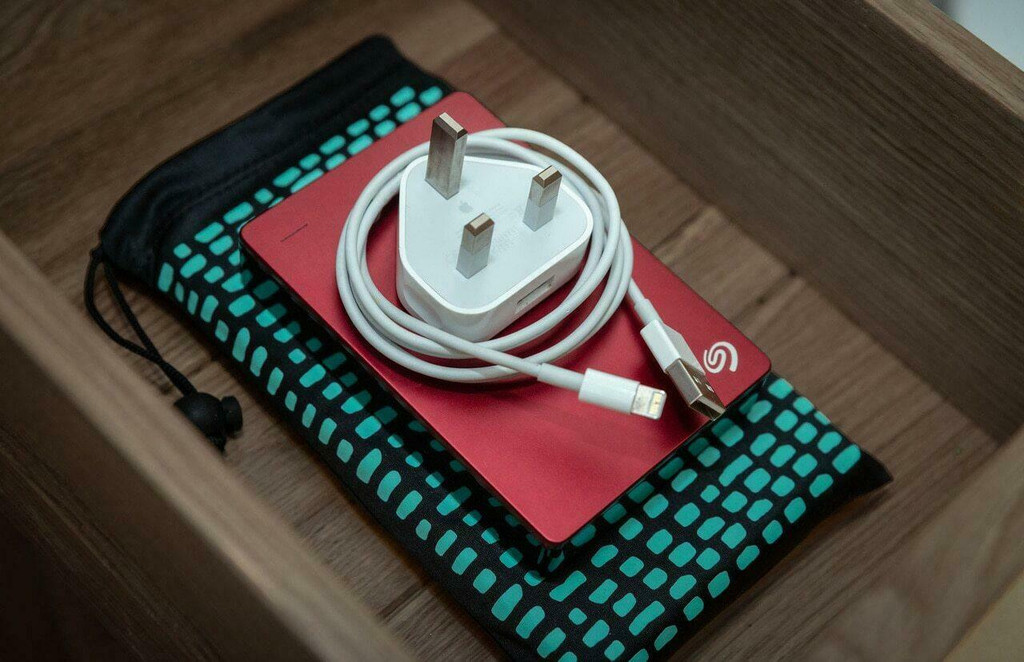 High-quality leather craftsmanship in Royale phone wallet case