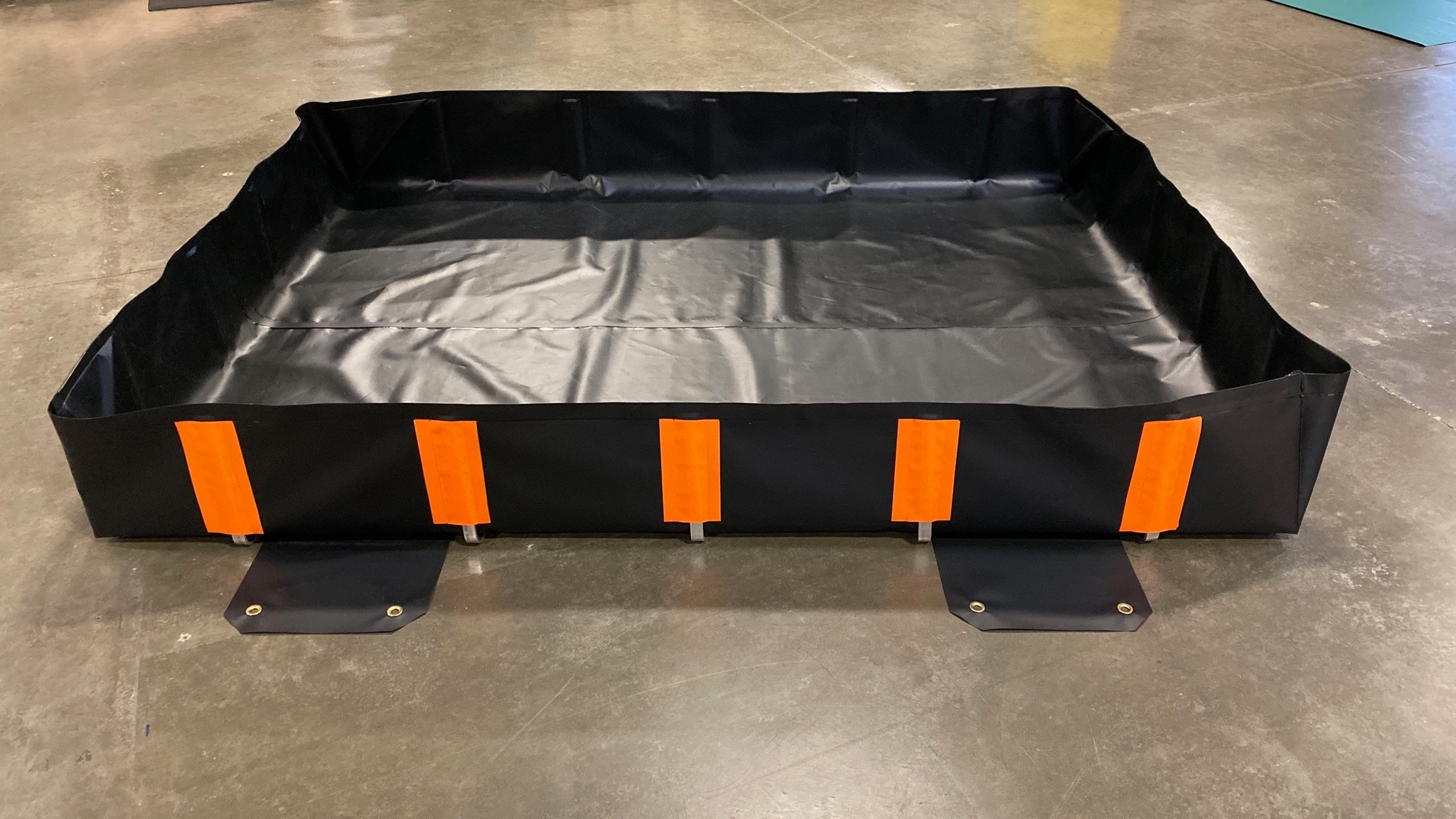 L-Bracket Lite Spill Containment Berm - 8' x 8' x 12