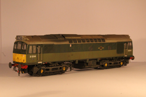 2531 OO  D5244 CLASS  25/3 BR TWO TONE GREEN SMALL YELLOW WEATHERED
