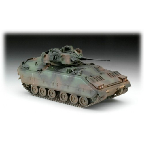 R03143 1/72 M2/M3 BRADLEY PLASTIC KIT