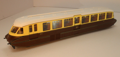 4D-011-000 OO 11 STREAMLINED RAILCAR GWR CHOC/CREAM SHIRTBUTTON