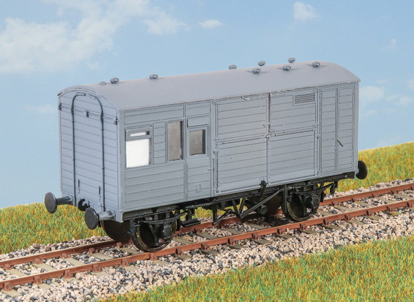 PC83 OO HORSE BOX LNER PLASTIC KIT
