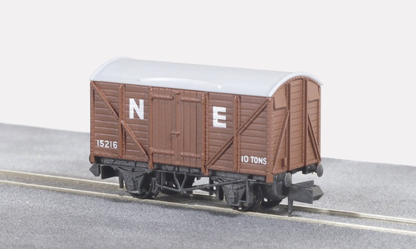 NR-43E N BOX VAN LNER BROWN