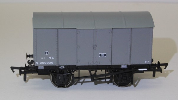 902008 OO N260936 RCH GUNPOWDER VAN LNER GREY LATE