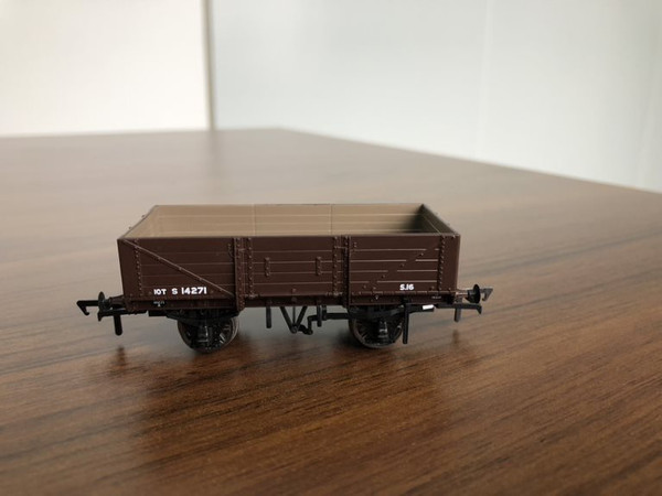 906007 OO S14271 5 PLANK DIA.1347 BR BROWN
