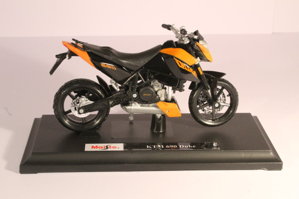 39300H 1/18 KTM 690 DUKE