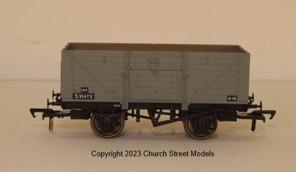 940024 OO S31472 D1379 8 PLANK BR GREY