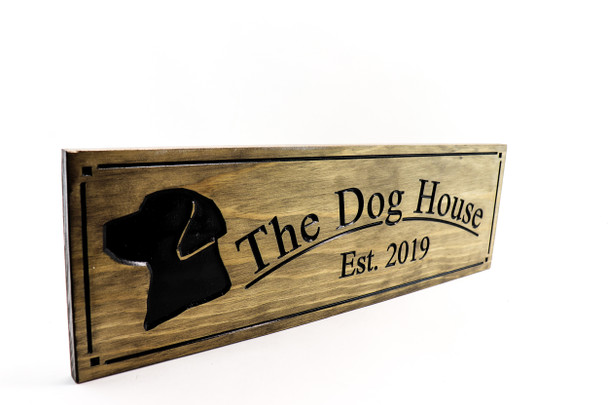 The dog house sign with Labrador 