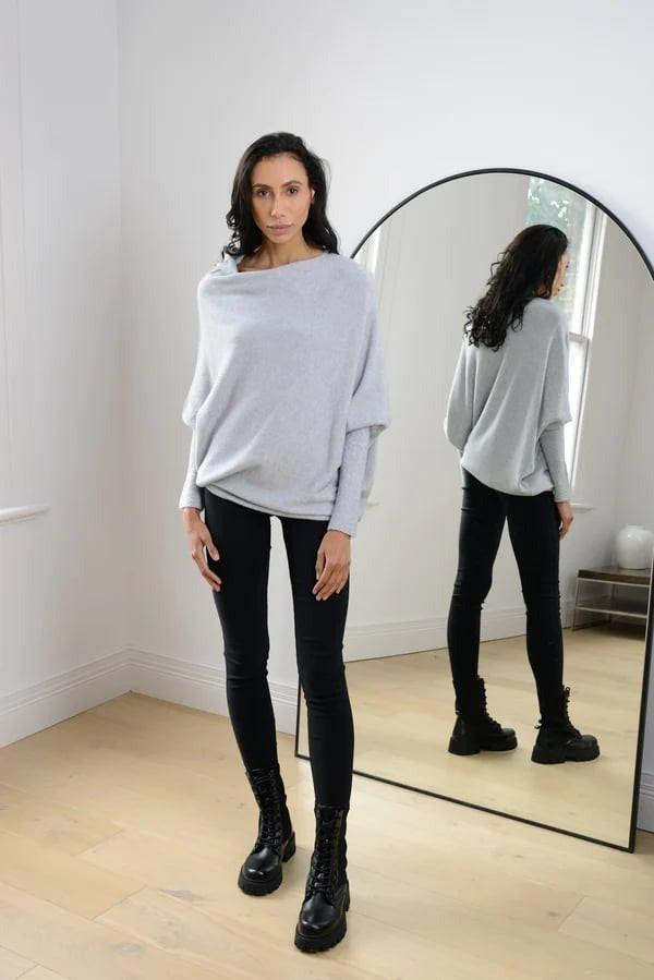 Pull Drapé Asymétrique Zenvora™ Pull Drapé Asymétrique Zenvora™ zaxx