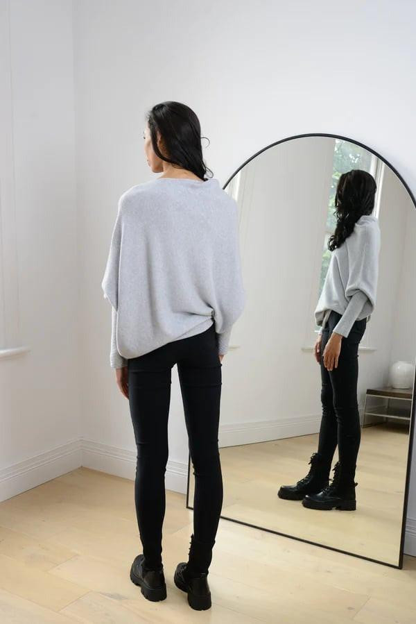 Pull Drapé Asymétrique Zenvora™ Pull Drapé Asymétrique Zenvora™ zaxx