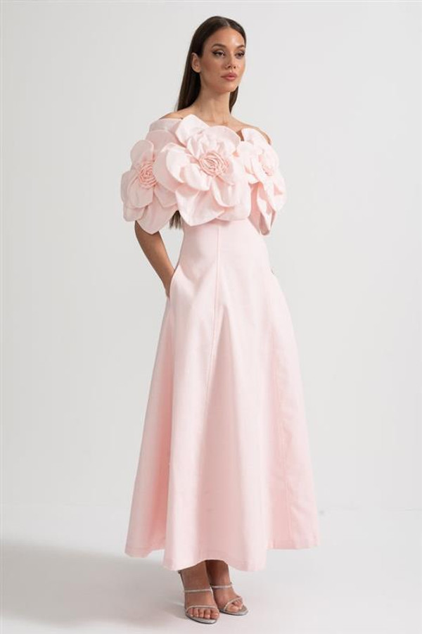 Robe Midi à Épaules Dénudées avec Grands Motifs Floraux en Tissu Floravya™ Robe Midi à Épaules Dénudées avec Grands Motifs Floraux en Tissu Floravya™ zaxx