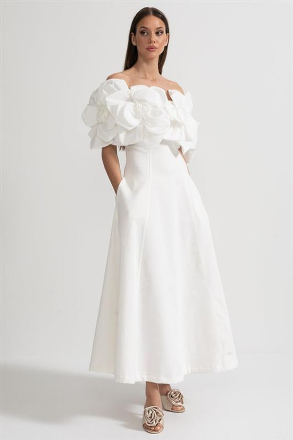 Robe Midi à Épaules Dénudées avec Grands Motifs Floraux en Tissu Floravya™ Robe Midi à Épaules Dénudées avec Grands Motifs Floraux en Tissu Floravya™ zaxx