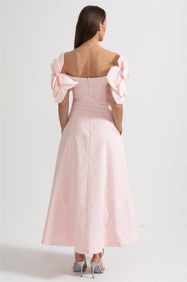 Robe Midi à Épaules Dénudées avec Grands Motifs Floraux en Tissu Floravya™ Robe Midi à Épaules Dénudées avec Grands Motifs Floraux en Tissu Floravya™ zaxx