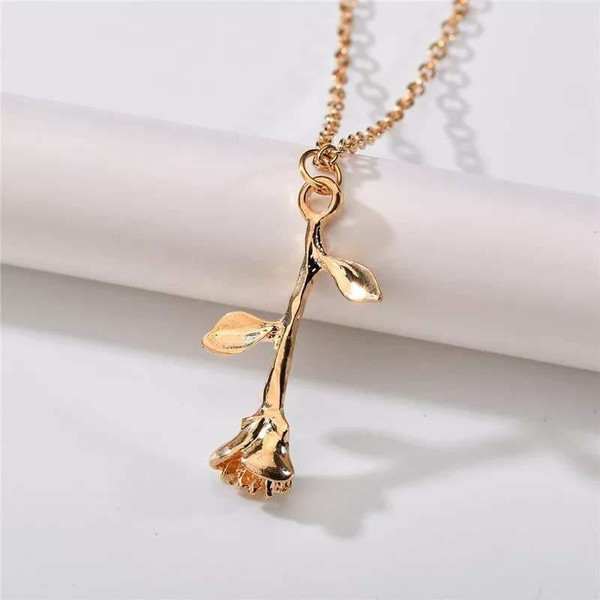 Collier a Pendentif Rose Collier a Pendentif Rose zaxx