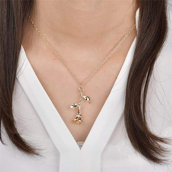 Collier a Pendentif Rose Collier a Pendentif Rose zaxx