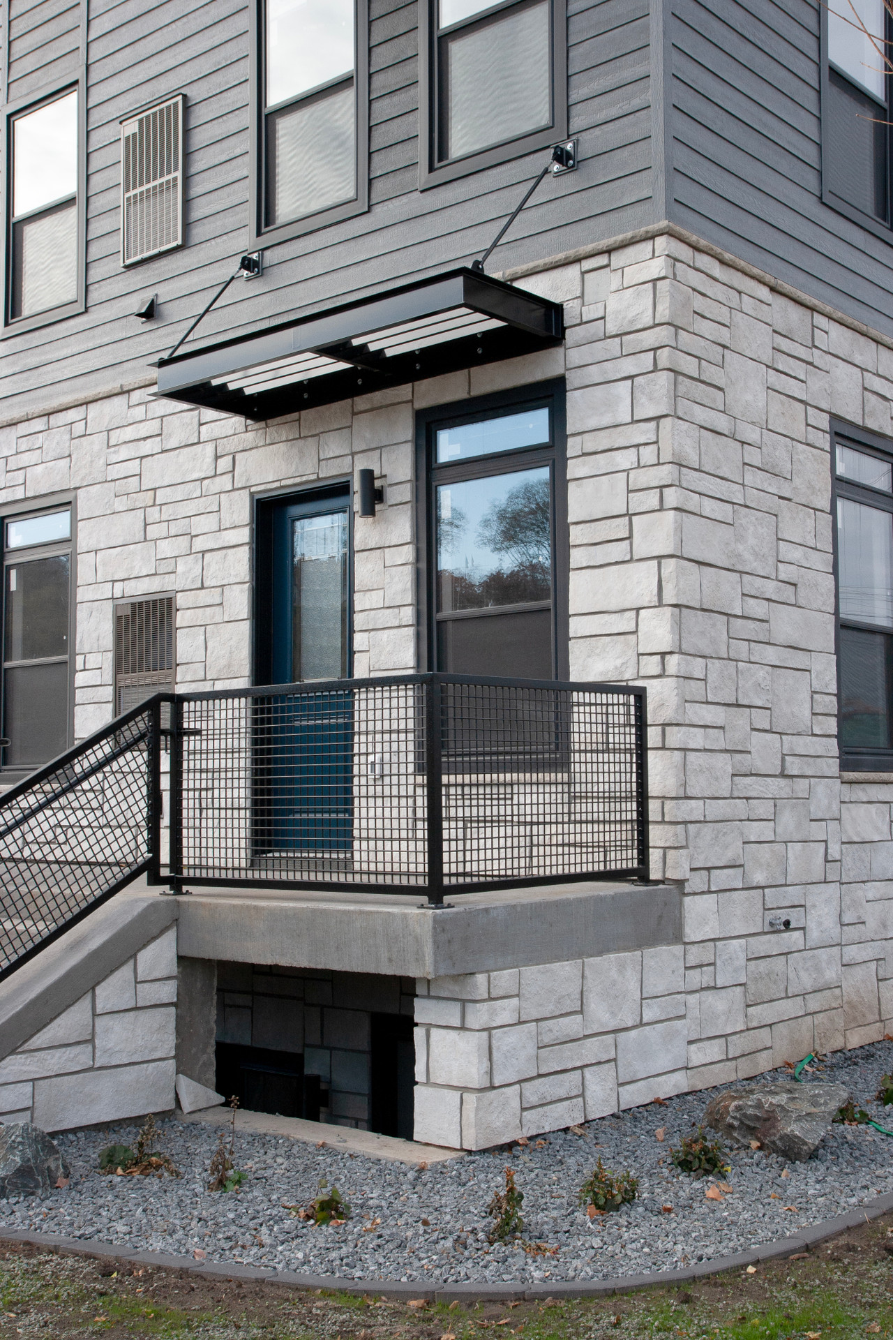 Casa di Sassi, Linear Modern - Yorkshire Sombre - ACR Stone Group