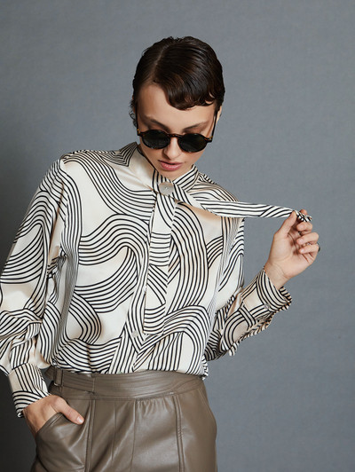 Skatie S75B03IV Geometric print shirt