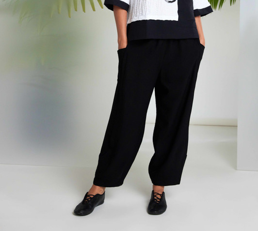 NAYA NAS26153 Soft pull up trouser with lip effect at front and side panel pockets Black  09