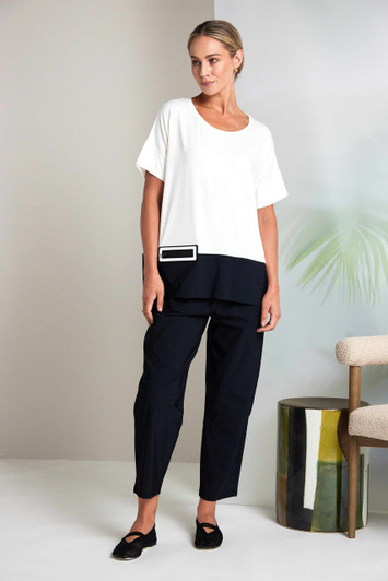 NAYA NAS26211 Round neck top with contrast hempanel and zip pocket detail Black/off white 911
