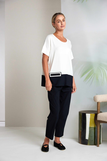 NAYA NAS26211 Round neck top with contrast hempanel and zip pocket detail Black/off white 911