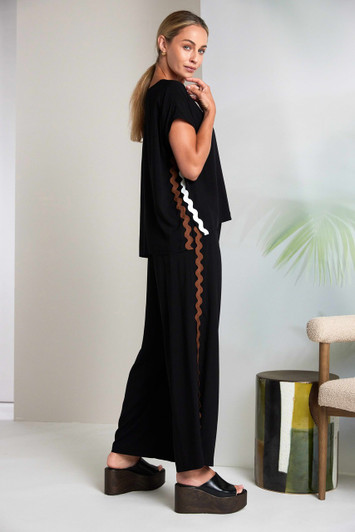 NAYA NAS26236 Vee neck top with contrast ribbon trim at side seam Black/Choc 973