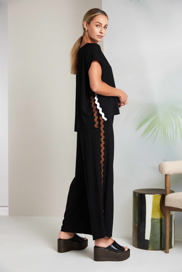 NAYA NAS26236 Vee neck top with contrast ribbon trim at side seam Black/Choc 973