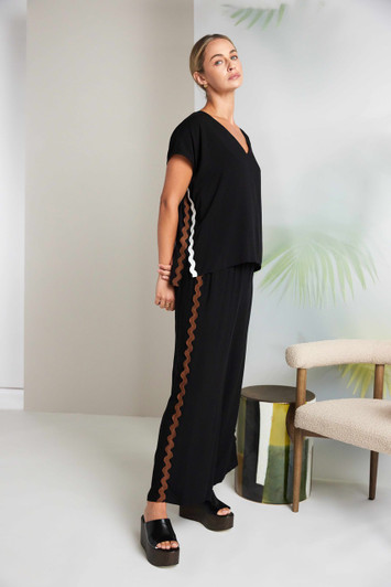 NAYA NAS26236 Vee neck top with contrast ribbon trim at side seam Black/Choc 973