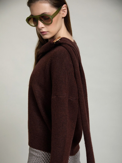 Skatie S209K02WND Sweater with gold brooch scarf