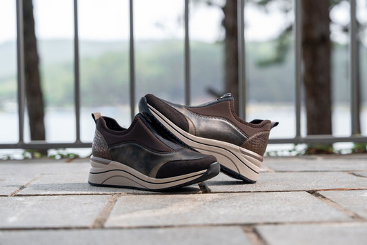 Remonte D0T08-90 Women's casual slip-on trainer in nougat and black with contrasting white wedge sole, elastic panels and lightweight comfort design.
