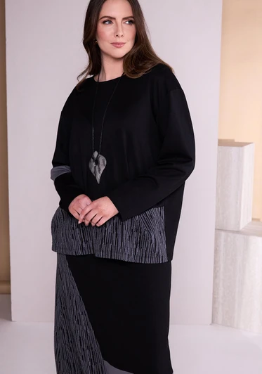ORA Clothing ORW26104 Round Neck Top With Jaquard Hemband And Necklace