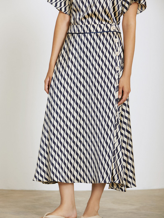 Skatie S05F41NVY Wave print midi skirt